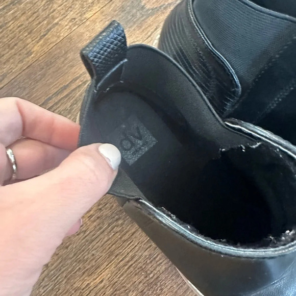 Dolce Vita Black Booties, size 9.Excellent Condition super Comfy - Picture 8 of 9